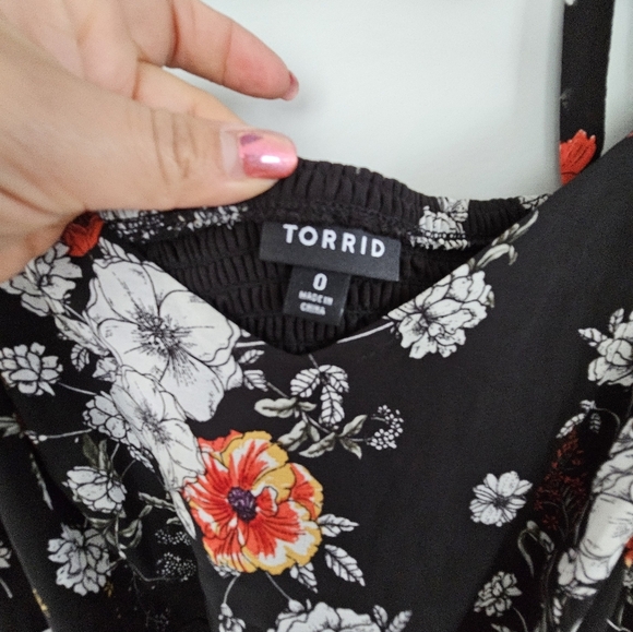 TORRID Black Floral Hi-Lo Chiffon Cold Shoulder Maxi Dress Size 0 - Picture 4 of 6